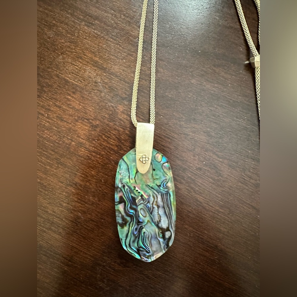 Kendra Scott gold / abalone shell Inez necklace